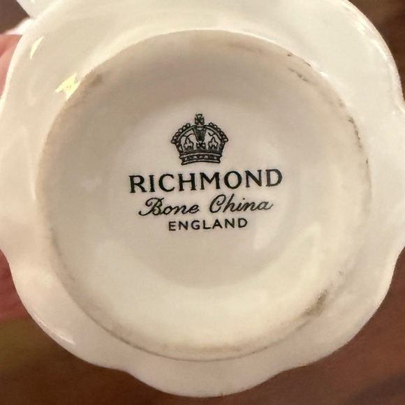 💰Vintage Richmond Bone China Teacup & Saucer Retro 1970’s White Rose Brown Leaf. - Picture 10 of 11